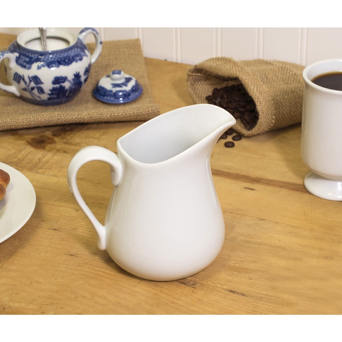 PORCELAIN PITCHER 8 OZ HIC NT306