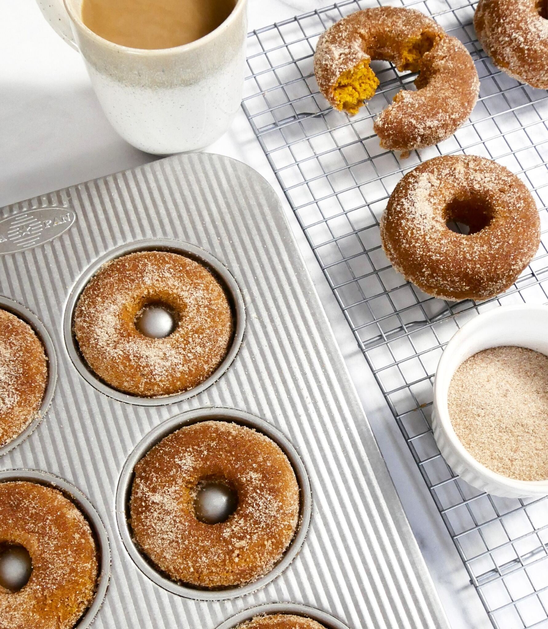 Donut Pan 6 alum USA 1260DN-6