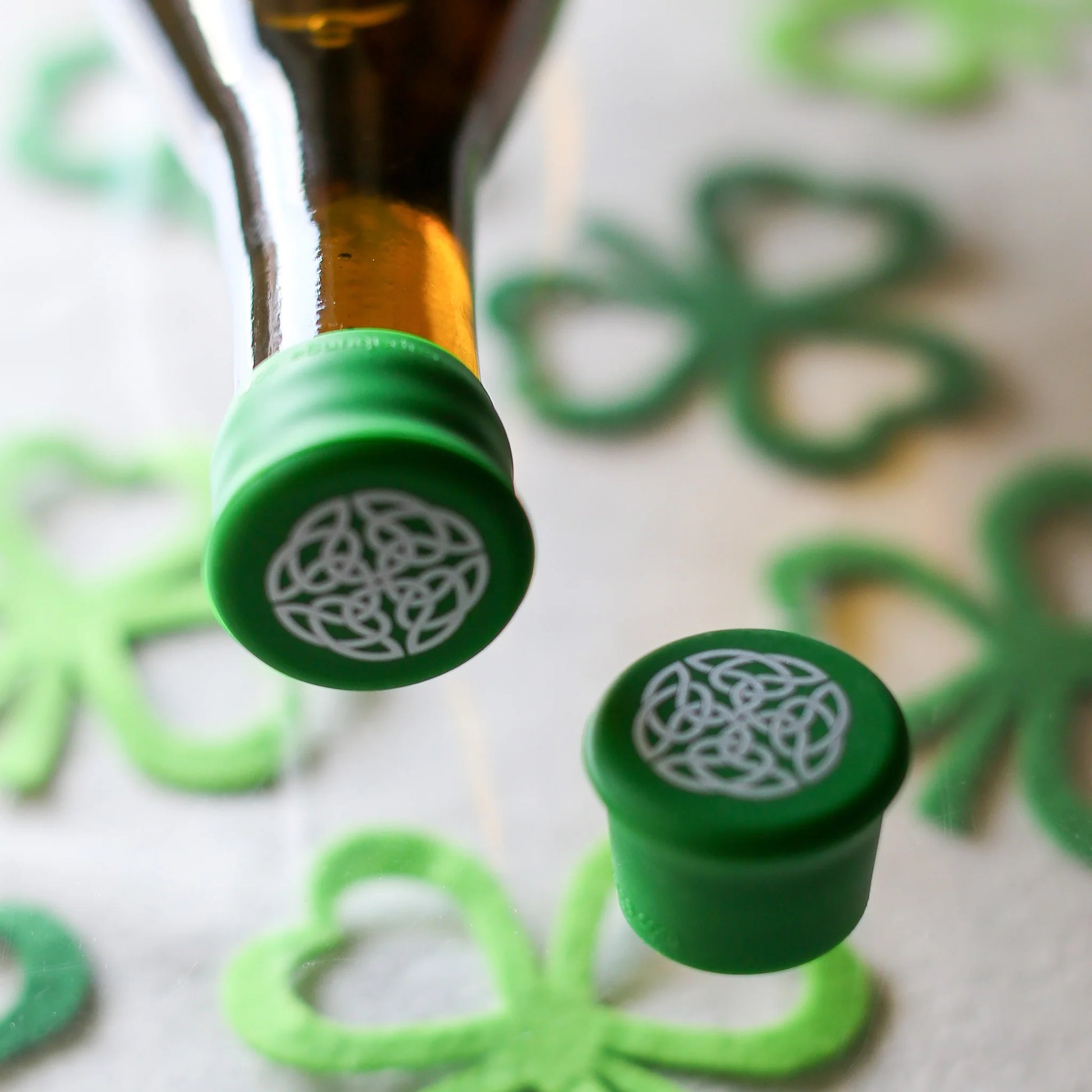 Wine cap "Celtic Knot" CAPA grn